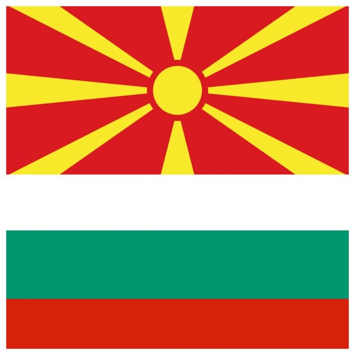 Знамиња на Република Северна Македонија и Република Бугарија - колаж Знамиња на Република Северна Македонија и Република Бугарија - колаж