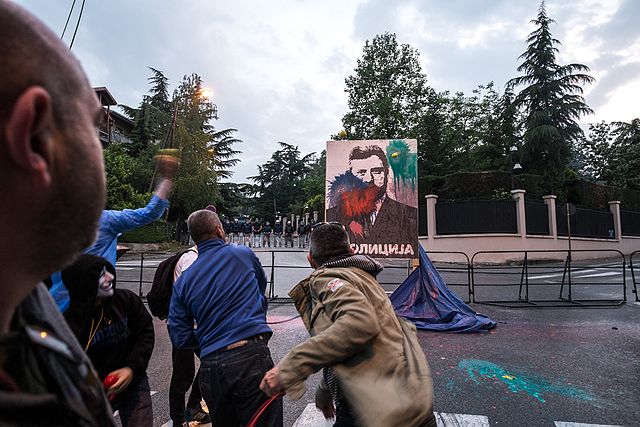 Фотографија од протестите наречени Шарена револуција во Скопје во 2016 на Васко Џамбаски